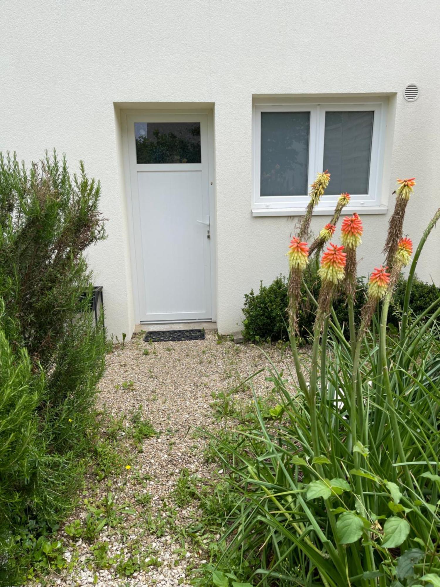Beau studio équipé avec terrasse arborée - Calme et confortable Bourg-en-Bresse Extérieur photo